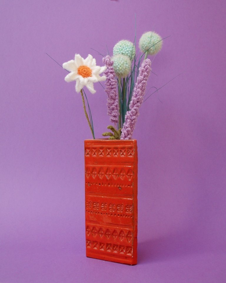 Driehoekige oranje keramische vaas, Bitossi 1960s