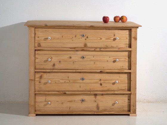 Chest of drawers in stripped pine – Central Europe, circa 1920 – Wood, Ceramic, Rustic (photo 2 of 40)