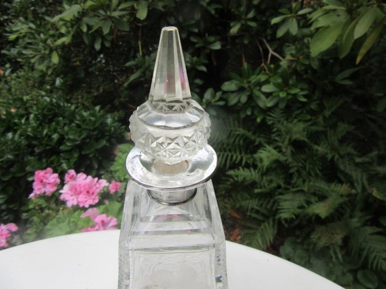 Bottiglia antica in cristallo tagliato con bordo in argento sterling e marchio di Chester. (photo 3 of 10)