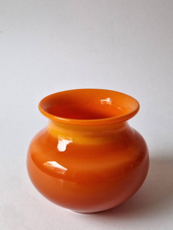 Image 1 of Kosta Boda - Orangefarbene Vase von Erik Höglund - Signiert