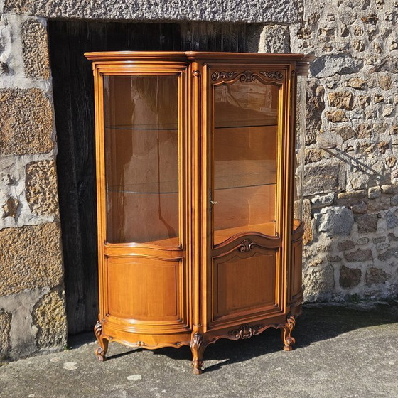 Image 1 of Franse vintage glazen vitrinekast - Kersenhouten vitrine - Louis XV-stijl - jaren 70