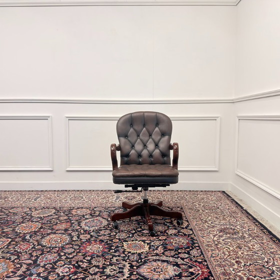 Sedia da ufficio Chesterfield inglese marrone – Sedie da ufficio, Leather, Wood (photo 2 of 7)