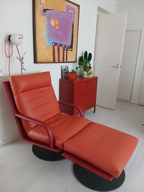Leolux Kudo 2 Armchair with Ottoman – Leather (photo 4 of 6)