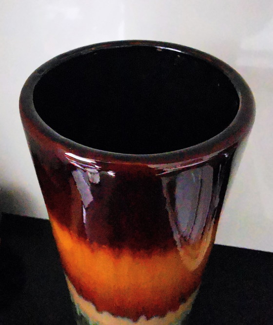 Image 1 of Jarrón cilíndrico con esmalte de lava