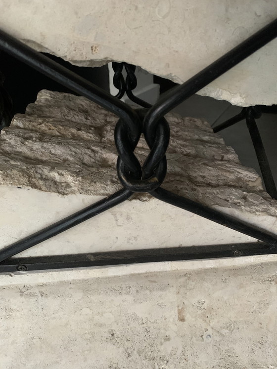 Image 1 of Travertin en ijzeren sokkeltafel met "gebroken" ontwerp
