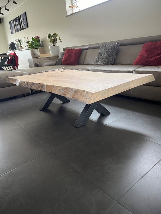 Image 1 of Table à bord naturel de Beuk