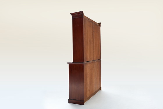 Image 1 of Vetrina o libreria in stile Art Nouveau in rovere con intagli e ante in vetro