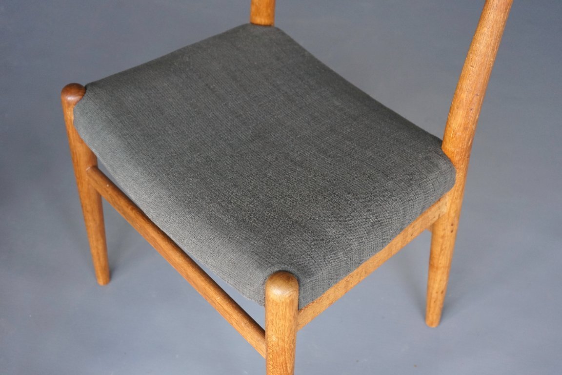 Hans J. Wegner W2 Chairs in oak for C.M. Madsen, 1960s. Set