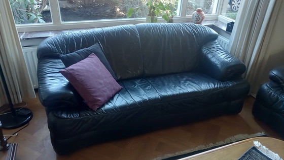 Image 1 of Divano a due e tre posti. Pelle nera. Ritiro possibile.