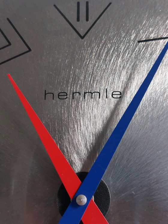 Image 1 of Postmoderne metalen vintage wandklok Hermle Duitsland Memphis-stijl