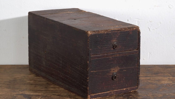 Antique small lacquered Japanese chest with two drawers – Japan, circa 1910 – Chest of drawers, Iron (photo 3 of 40)