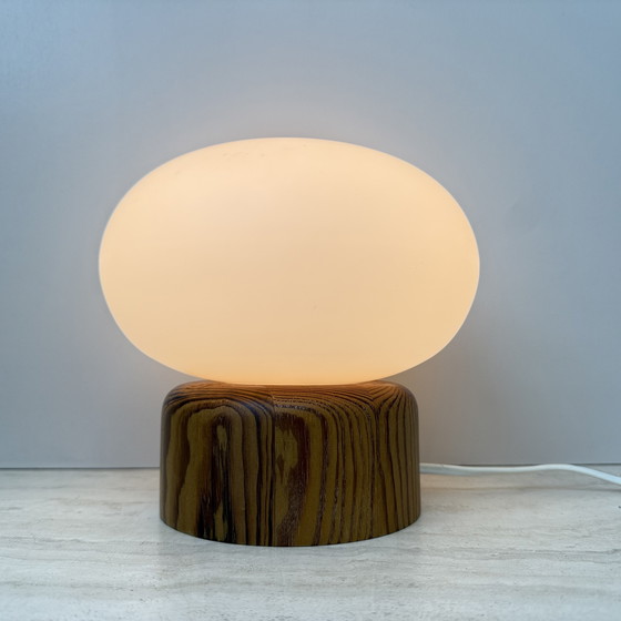 Image 1 of Lampe de table vintage en verre au lait avec base en bois par Bestform Freudenberg , 1970