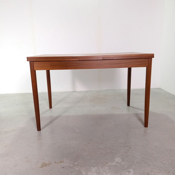 Midcentury teak Dining table | extendable | Vintage Danish design, Wood, Brown (photo 8 of 10)