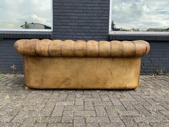 Image 1 of Divano Chesterfield antico molto vecchio color cognac
