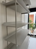 Muuto Compile - Vitrina modular de diseño abierto, color gris