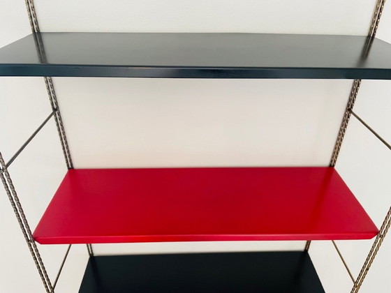 Image 1 of Estantería de pared ajustable de latón y metal, estilo moderno de mediados de siglo, década de 1960.