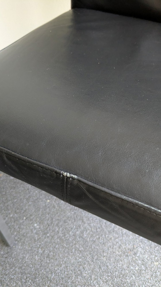 Image 1 of 4 sedie in pelle con dettagli color lime, gambe in acciaio inossidabile