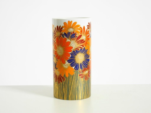 Beautiful 1980s porcelain vase by Rosemonde Nairac for Rosenthal Studio-Linie, featuring colorful daisies