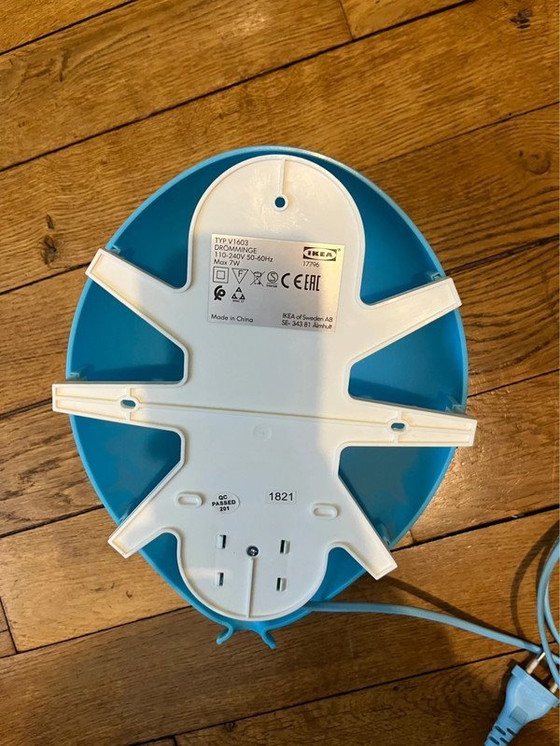 Image 1 of Lámpara de globo azul