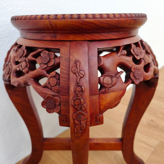 Image 1 of Antiker orientalischer Beistelltisch/Pflanztisch mit Marmorplatte