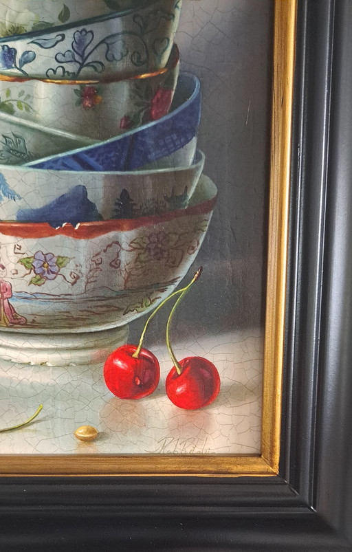 Bodegón con cuencos apilados y cerezas