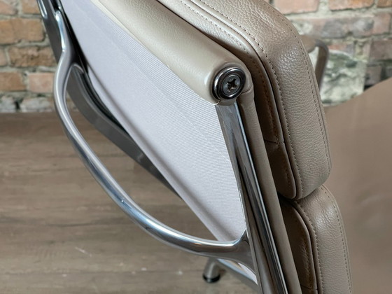 Vitra EA222 Soft Pad – Armchairs, Leather (photo 14 of 15)