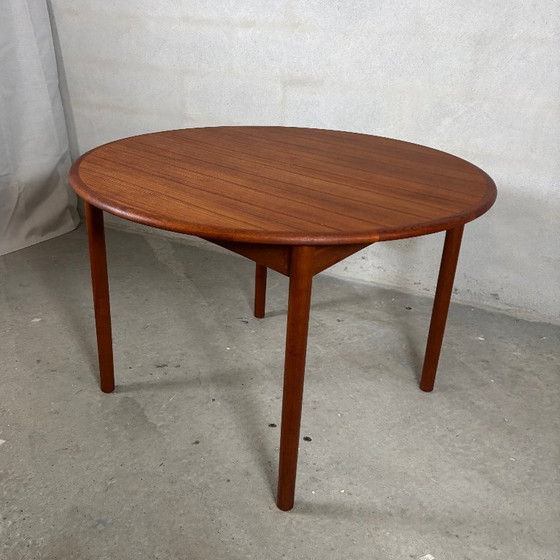 Image 1 of Round Extendable Teak Dining Table Butterfly — Danish