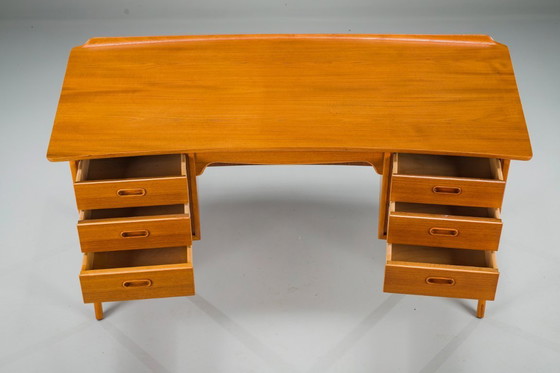 Image 1 of Mid Century Dänischer Teakholz-Schreibtisch von Svend Åge Madsen für Sigurd Hansen, 1950er Jahre