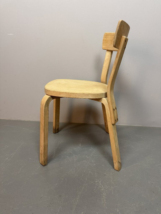 Image 1 of Juego de 4 sillas de contrachapado Alvar Aalto modelo 69 de primera edición para Artek, Finlandia, década de 1940.