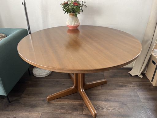 Table de salle à manger Thonet ronde originale avec pieds croisés