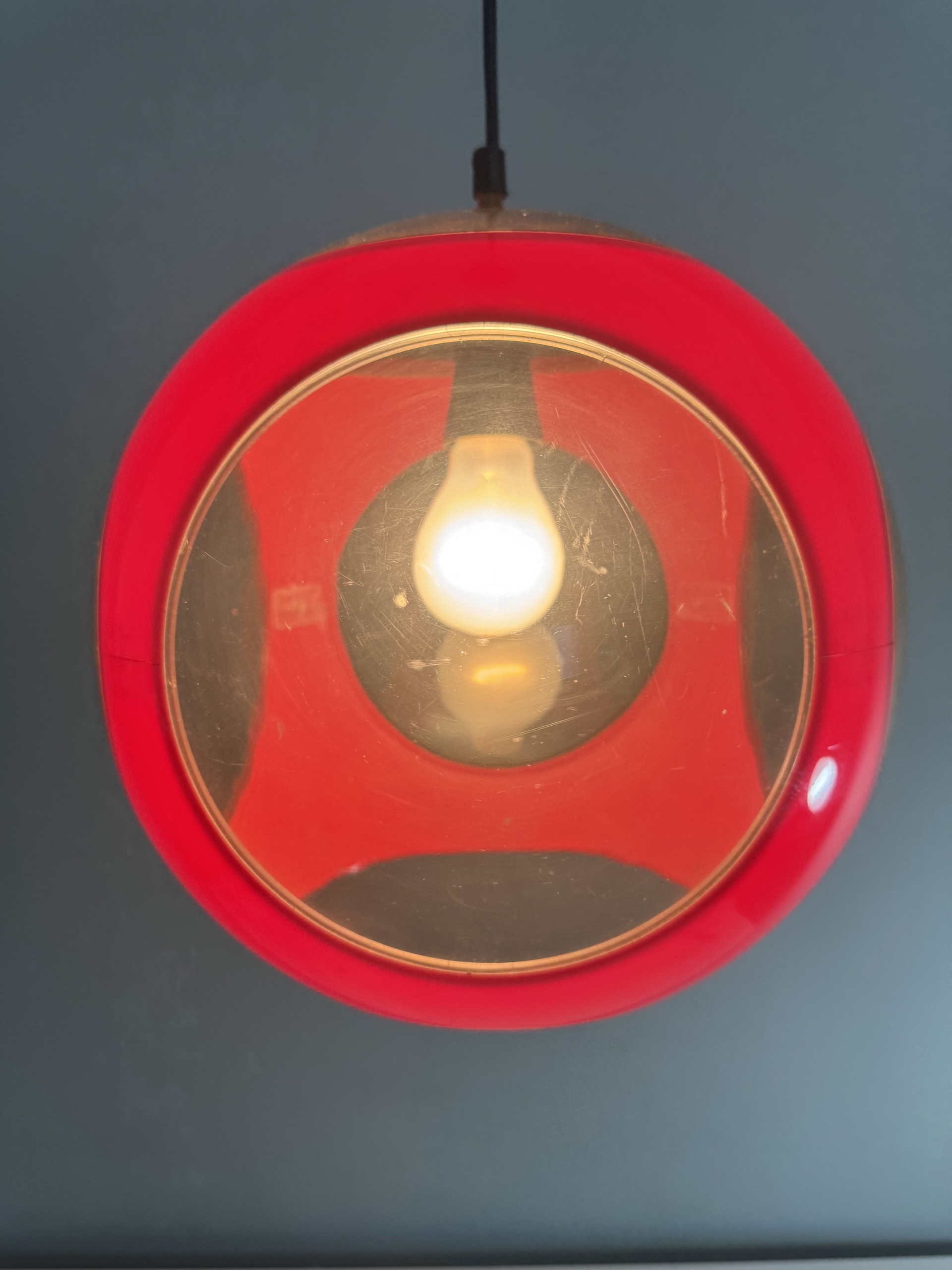 ヴィンテージランプ Lighting sculpture eye Vintage red space age lamp Bug Eye pendant lamp 1970s | €275 | Whoppah