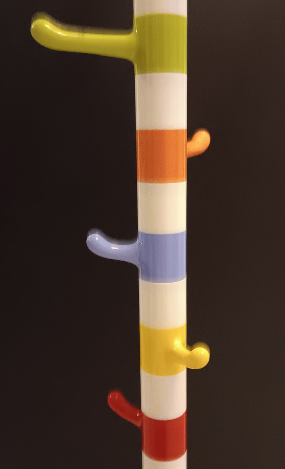 Image 1 of Perchero infantil de pie estilo Memphis IKEA