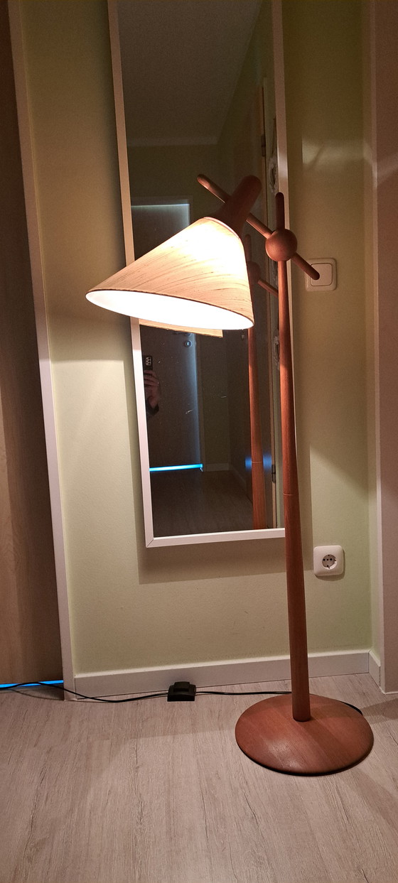 Image 1 of Lámpara de pie Dyrlund de teca – Diseño original danés de mediados de siglo