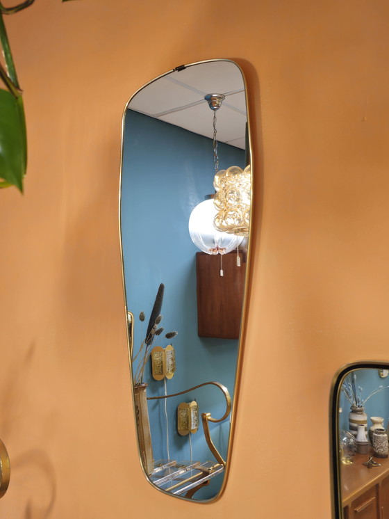 Image 1 of Miroir vintage mural en laiton
