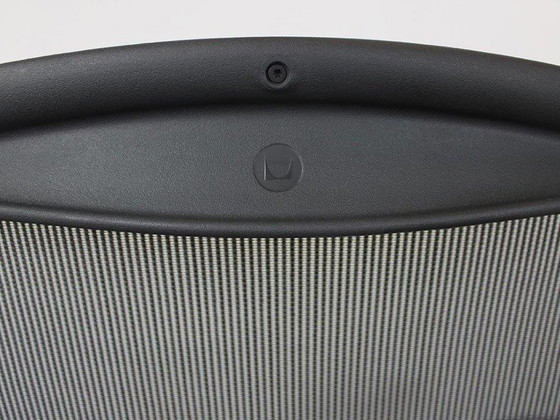 Image 1 of Design rivisitato dell'Aeron C di Herman Miller, opera di Bill Stumpf.