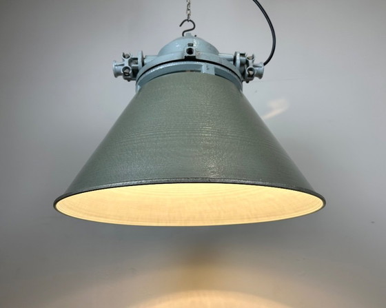 Image 1 of Lampada industriale antideflagrante con paralume in alluminio di Elektrosvit, anni '70