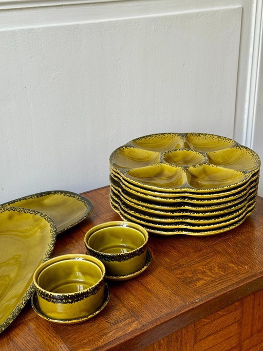 Oyster service in Gien earthenware with olive green glaze