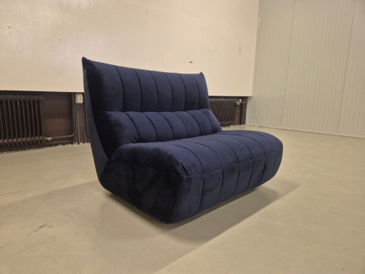 50% DE DESCUENTO EN LA SALA DE EXPOSICIÓN - Sofá de dos plazas Mirella - Terciopelo - Azul