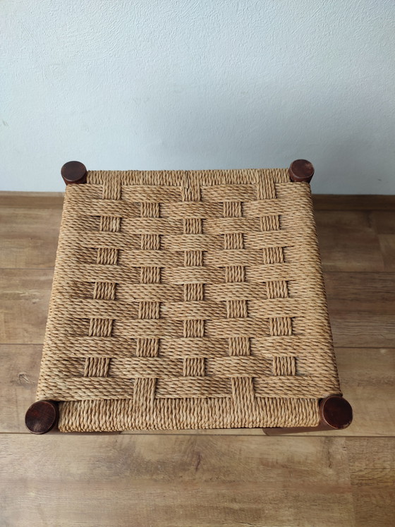 Image 1 of Tabouret vintage des années 70, style danois, en sisal tressé et bois.