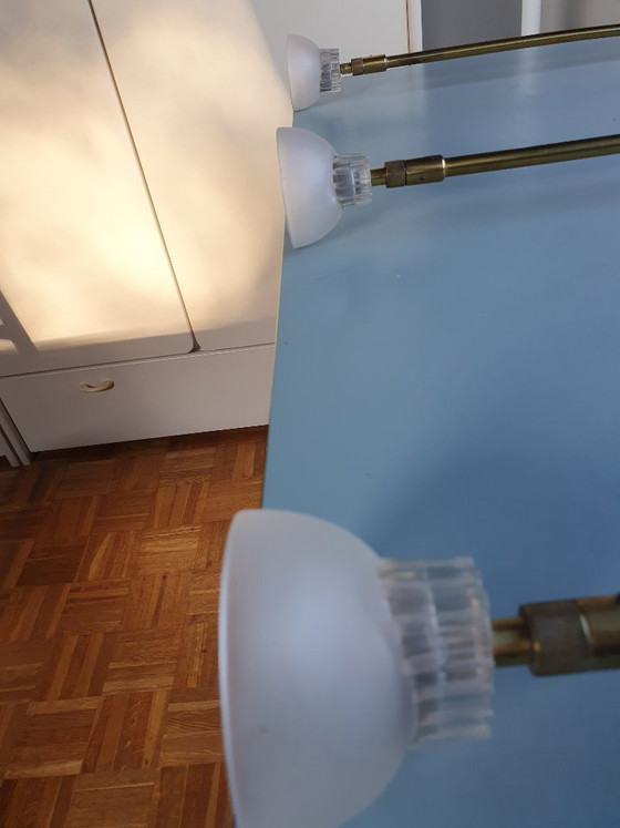 Postmoderne vintage 3-lichts design hanglamp van messing en matglas – 98 cm – Plafondlampen (photo 2 of 9)