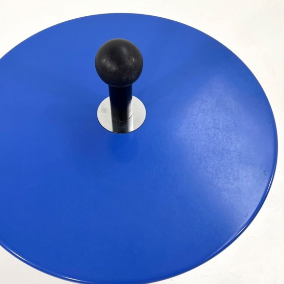 Image 1 of Mesita auxiliar azul de estilo posmoderno de Ikea, década de 1980.