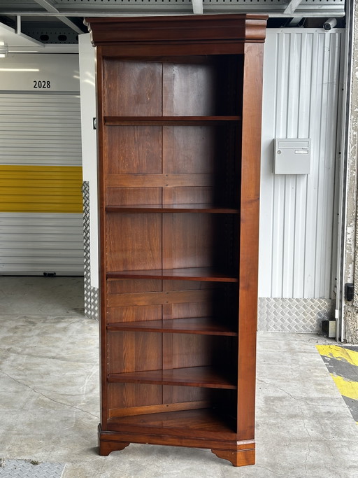 Libreria angolare in legno massello di ciliegio - manifattura del XX secolo