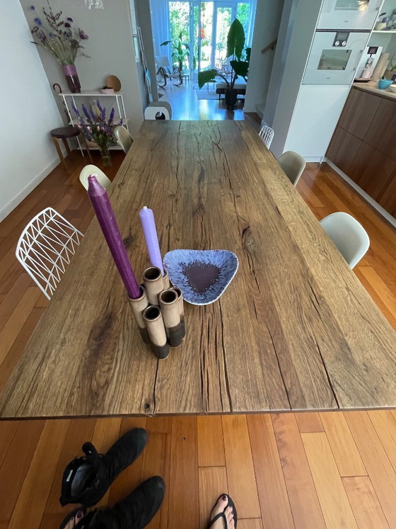 Image 1 of Prachtige grote eikenhouten eettafel met een wit stalen onderstel.