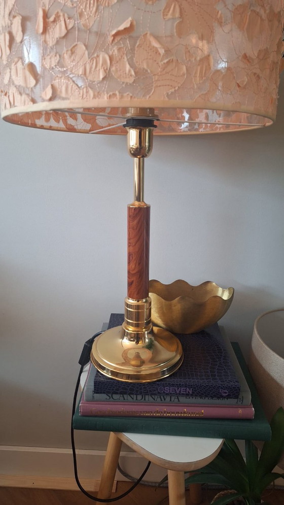 Beautiful Vintage Mid-Century Table Lamp – Brass & Burl Wood Look (Temde Style) – Metal (photo 6 of 10)