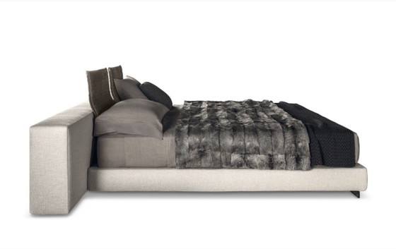 Minotti Yang Letto Materasso 180x200 + Lati + Pouf in Pelle – Letti matrimoniali, Legno (photo 3 of 10)