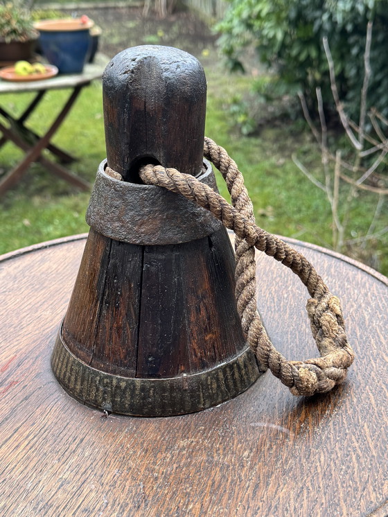 Image 1 of Bouée de pêche ancienne en bois | Chêne massif et fer forgé | XIXe siècle