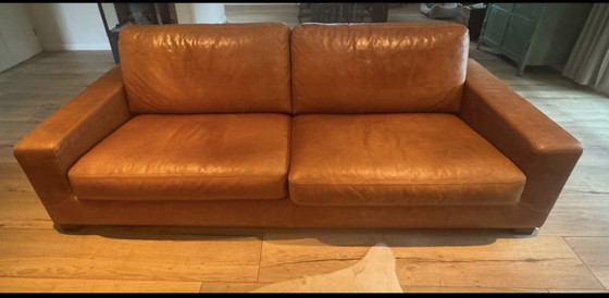 Image 1 of MACHALKÉ COGNAC 2,5-SITZER-SOFA