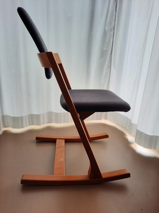 Chaise ergonomique Stokke à gravité variable