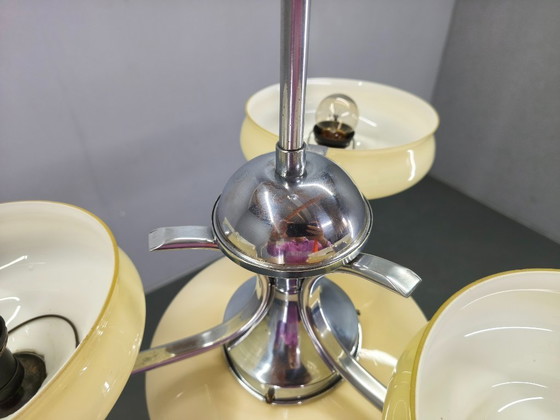 Image 1 of Lustre Bauhaus, Tchécoslovaquie, années 1930, suspension en verre opalin chromé