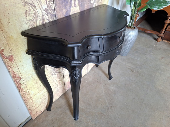 Image 1 of Table d'appoint noire, console murale de style baroque ou Queen Anne, dimensions : 78 x 39 cm et 79 cm de hauteur.